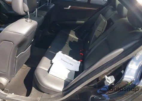 2013 Mercedes-Benz C 300 из США, поврежденный, VIN WDDGF8AB9DR275448